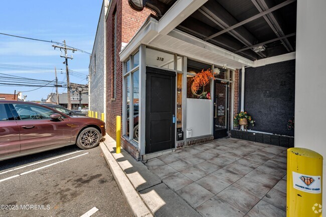 Building Photo - 31 W Front St Unit 1 Rental