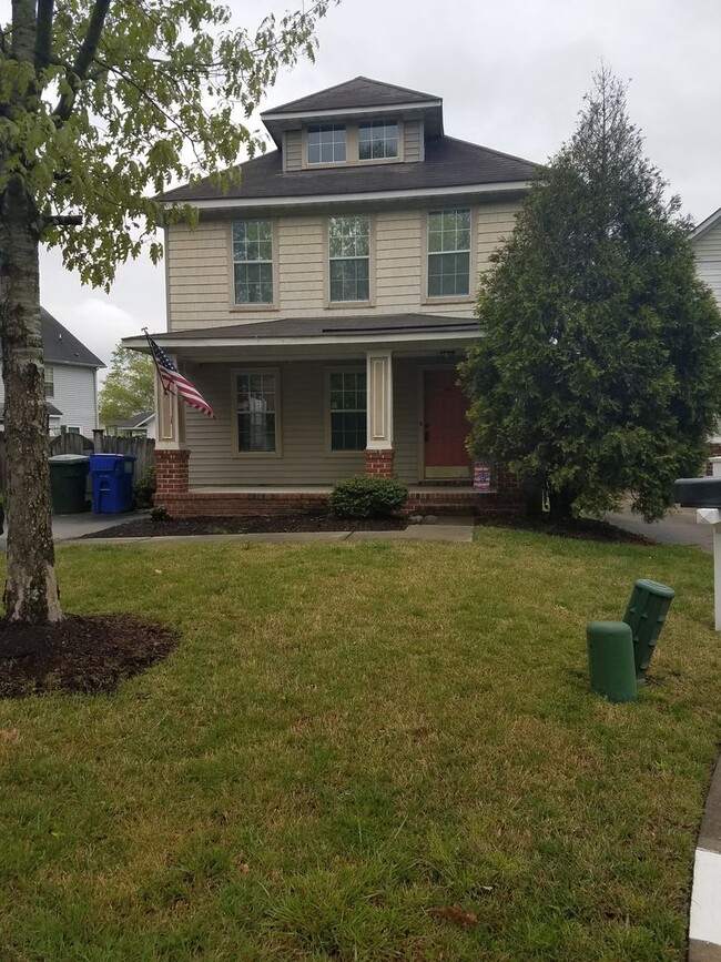 Building Photo - Beautiful 3 Bedroom in Quiet Neighborhood