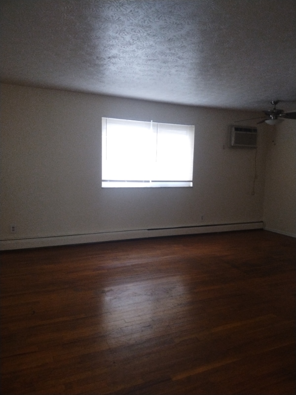 Photo - 2044 Mills Ave Unidad 6