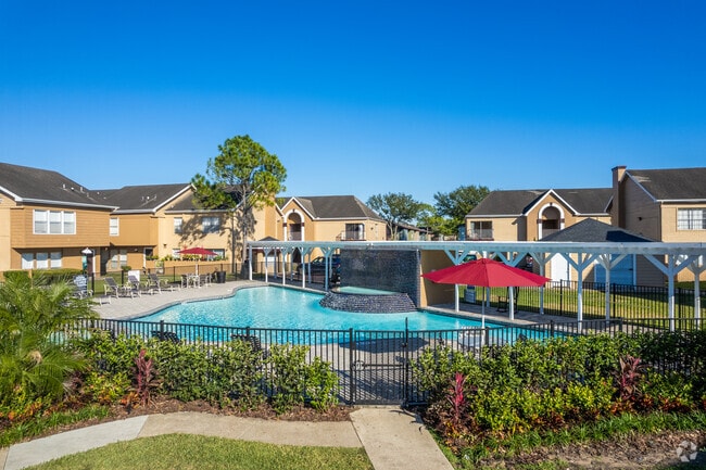 1000 Country Place Dr Pool - Nottingham Residences Apartments