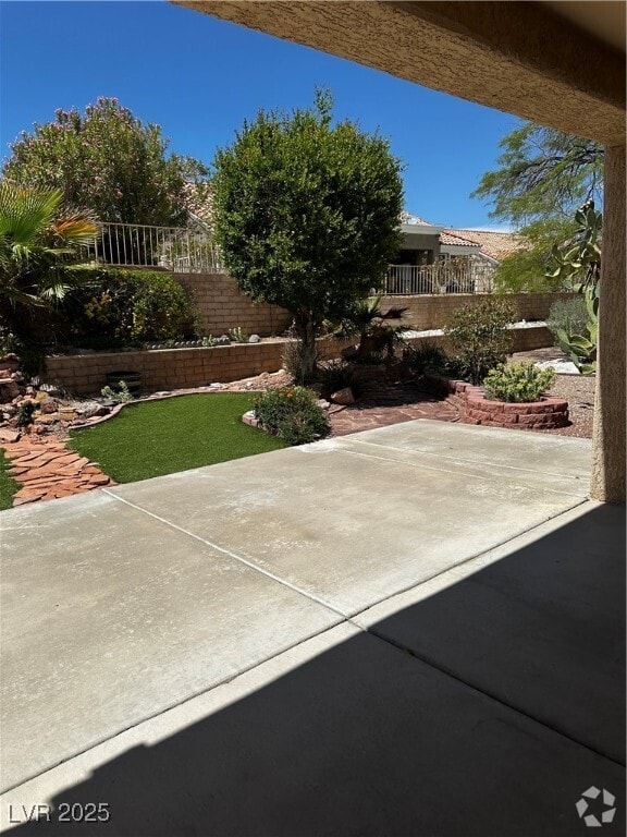 Building Photo - 2521 Highvale Dr Rental