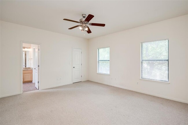 Photo - 1300 Chicon St