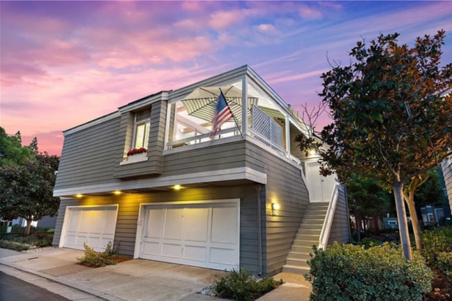 Building Photo - Stunning Furnished 2-bedroom Newport Beach condo Near the Ocean Today! Unit 0