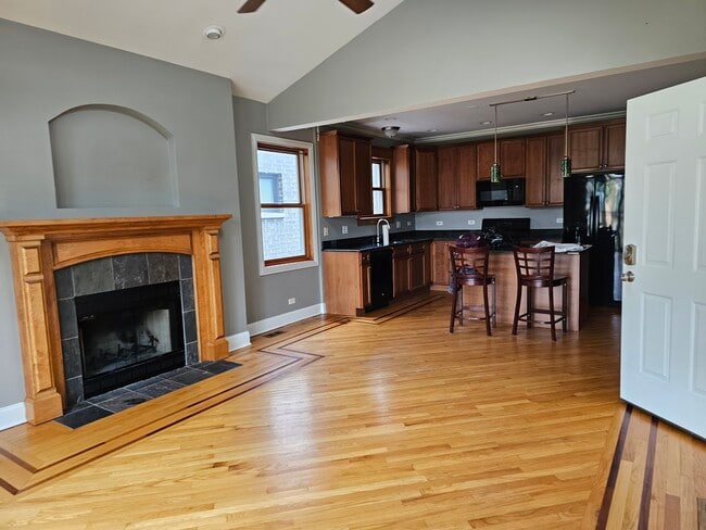Building Photo - 4933 N Winthrop Ave Unit 3N