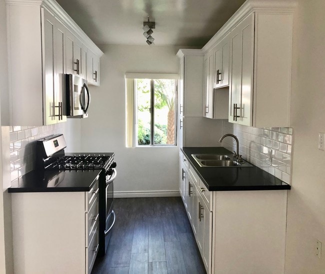 Building Photo - Shamrock Apartments