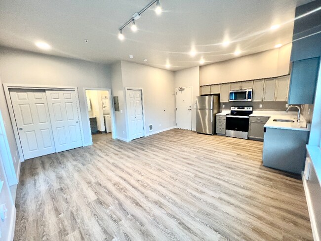 Photo - 2330 Yakima Ct Unidad E402