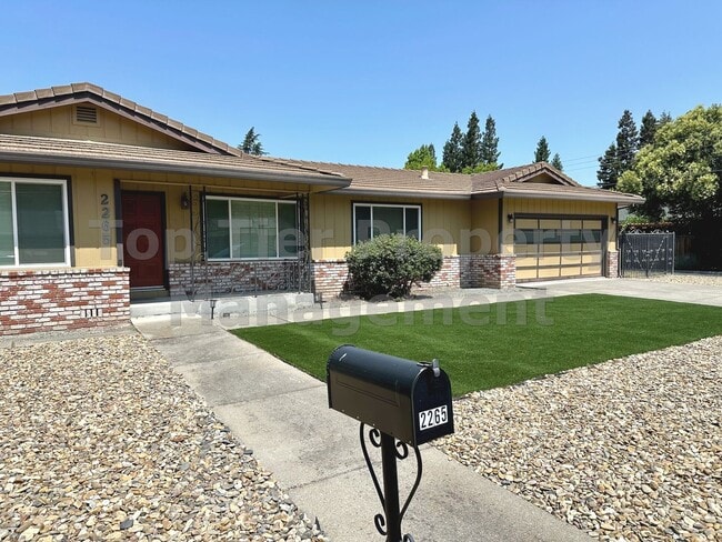 Photo - Very nice 3 Bed, 2 Bath, 1,919 Sqft Walnut Creek house available July 24th for lease !