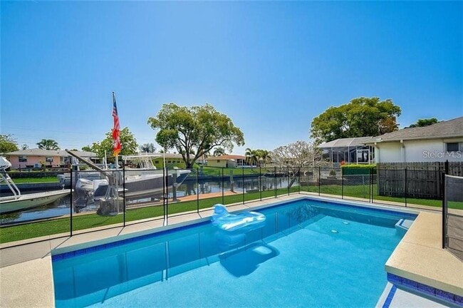 Photo - 716 Ixora Ave