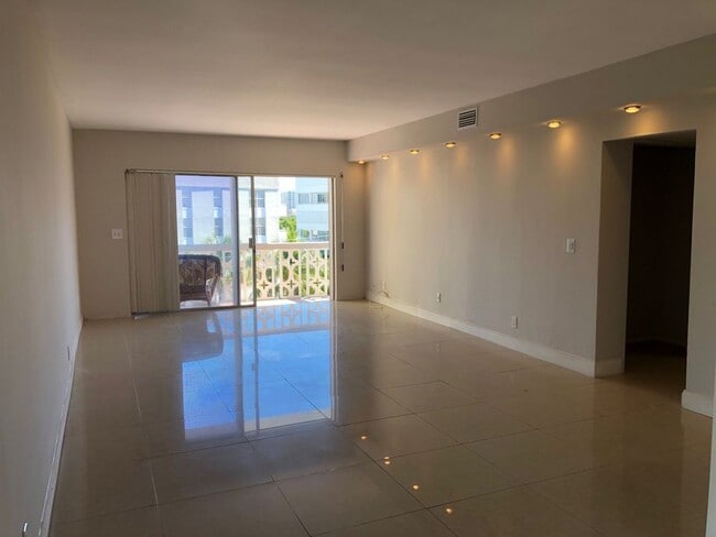 Photo - 9700 E Bay Harbor Dr