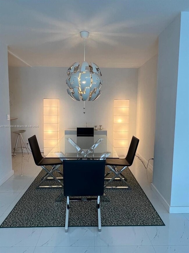Photo - 5601 Collins Ave Unidad 1115