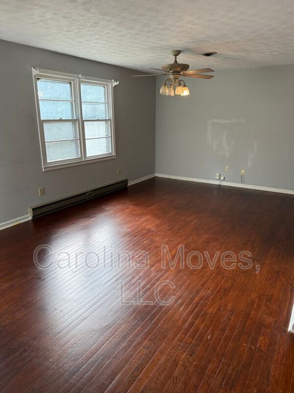 Photo - 129 Darby Ct