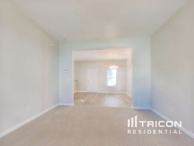 Photo - 47 Wyndham Ct