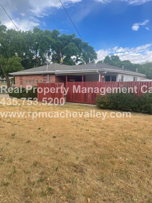 Photo - 5 bedroom home close to USU! Pet friendly.