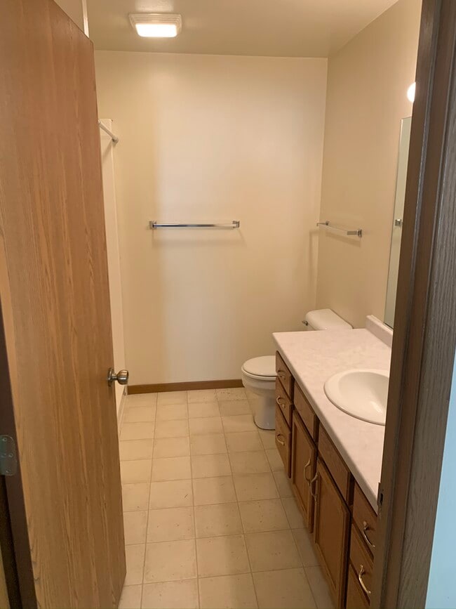 Photo - 438-440 W Hillside Dr