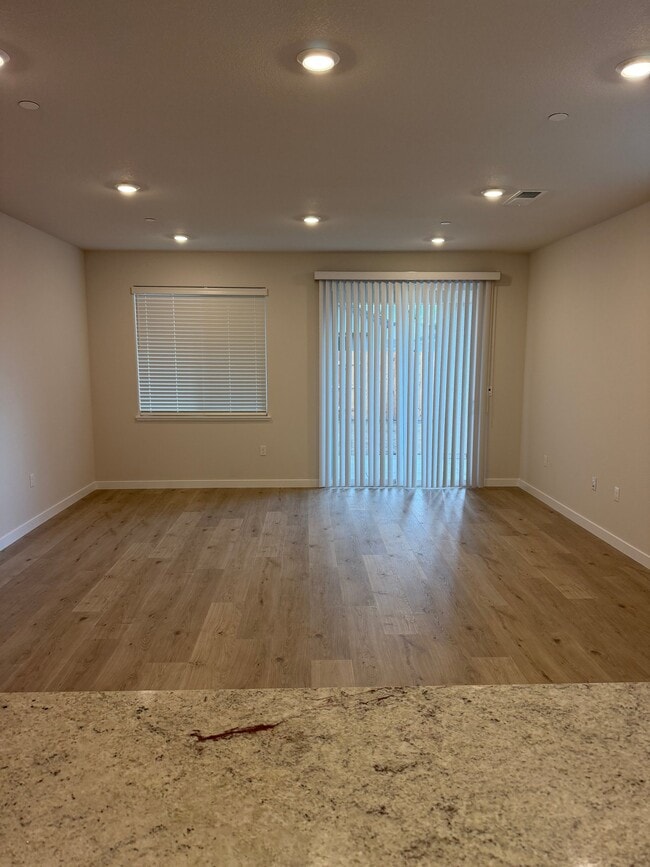 Photo - 2777 Compile Wy