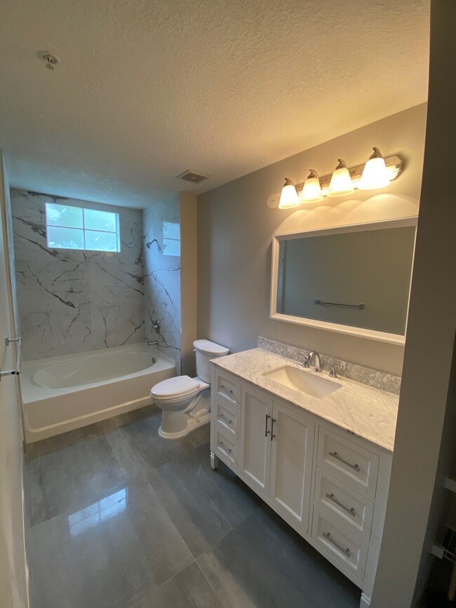 Master bath - 9857 Baywinds Dr Apt 9112 Unit 9112