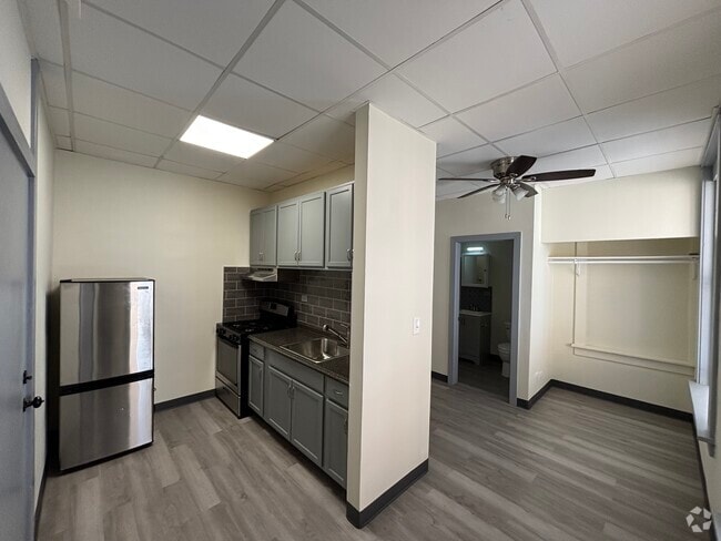 Building Photo - 100 E Galena Blvd Unit B-8 Rental