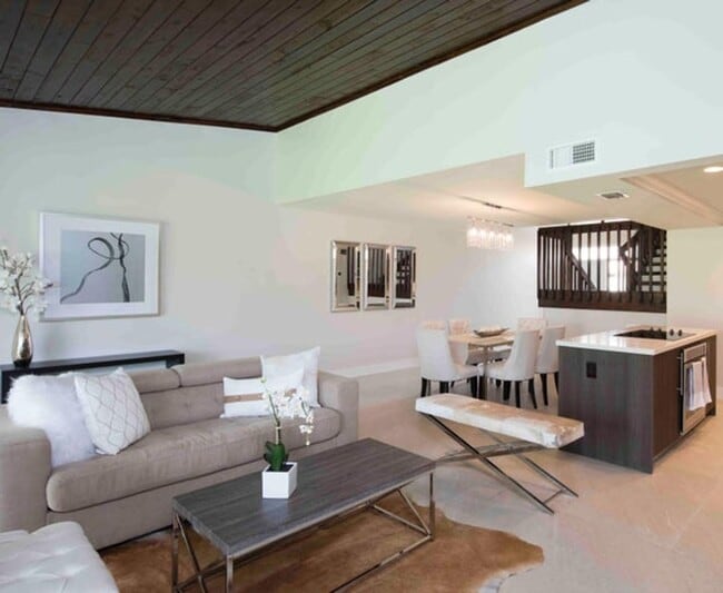 Photo - 293 Old Meadow Way