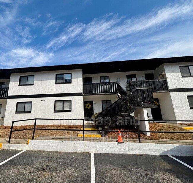 Building Photo - 607 Windsong Cir