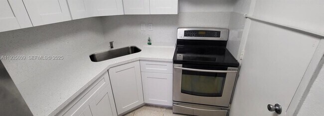 Photo - 17101 NW 57th Ave Unidad 219