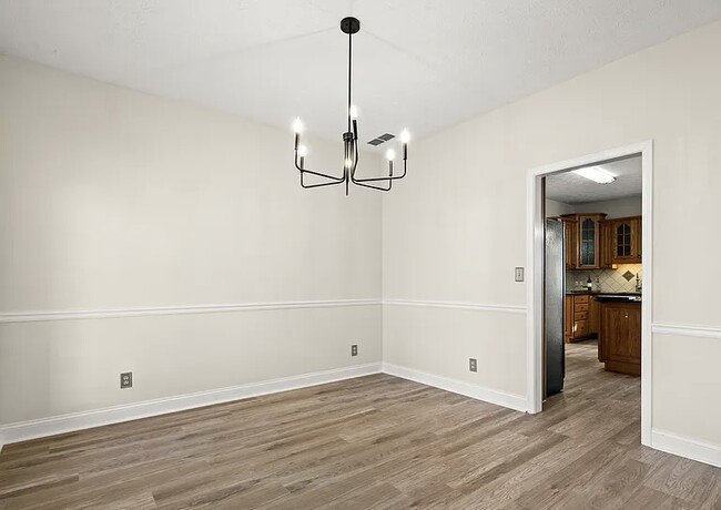 Photo - 4235 Marjorie Rd SW