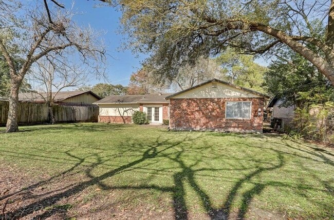 5615 Arboles Dr