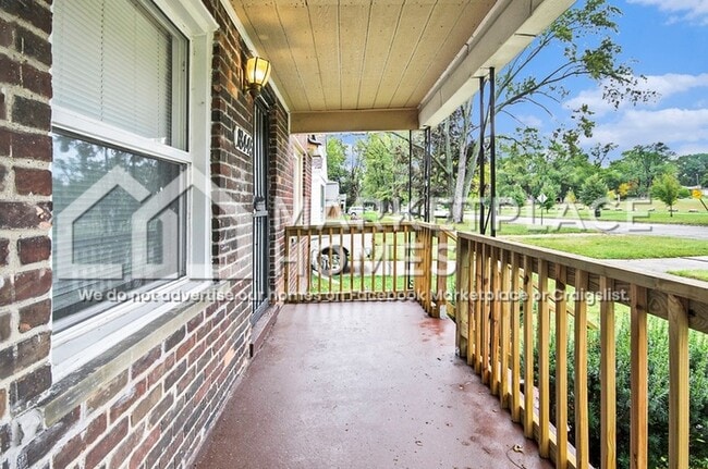 Photo - 18445 Teppert St