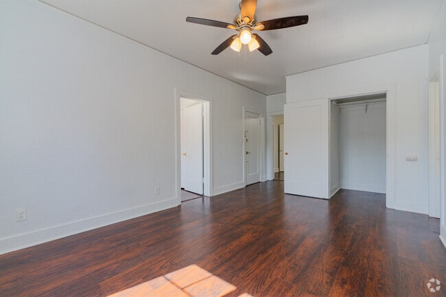 3BR, 1BA - 1200 SF - Living Room