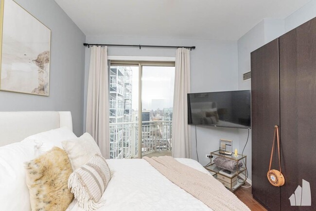 Photo - 1 bedroom in Chicago IL 60654 Unidad 2605