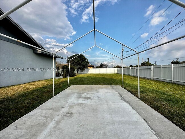 Photo - 18155 SW 105th Ave