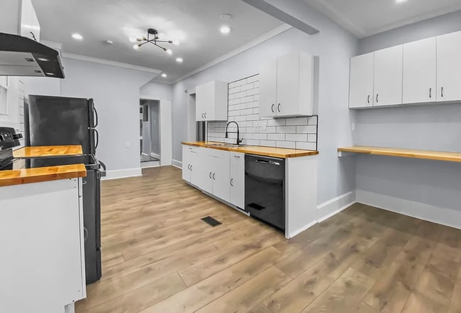 Photo - 2292 Bellfield Ave