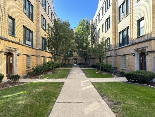 Photo - 2332 N Spaulding Ave Unit B3