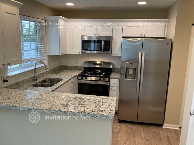 Photo - 573 W Oaks Dr