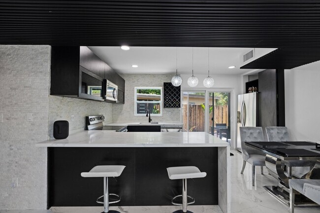 Photo - 408 Lancaster St