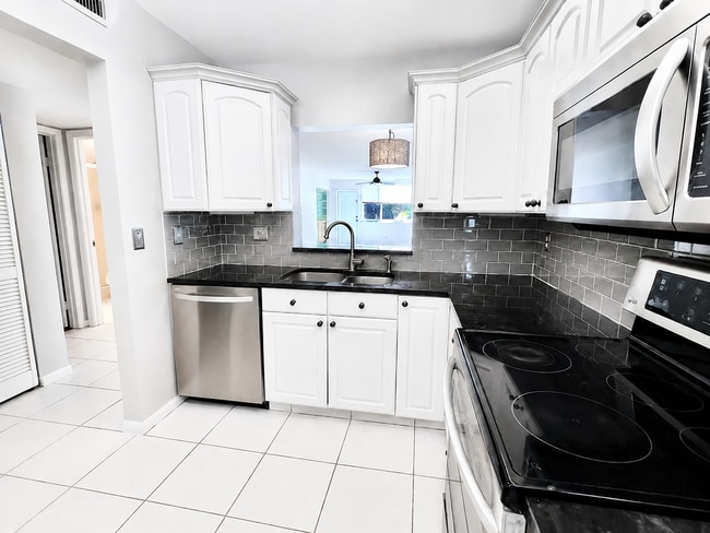 Photo - 2865 SW 22nd Ave Unit 1080