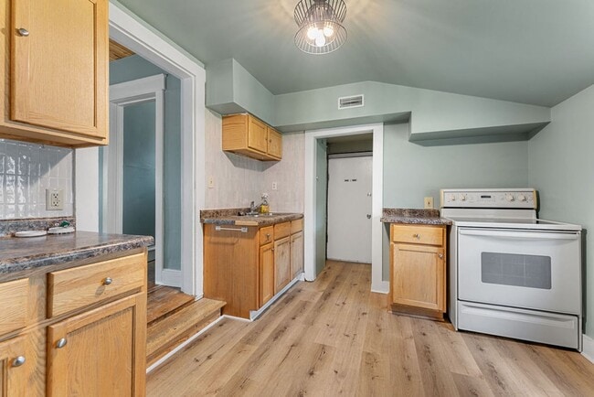 Photo - 1060 W 10th Ave