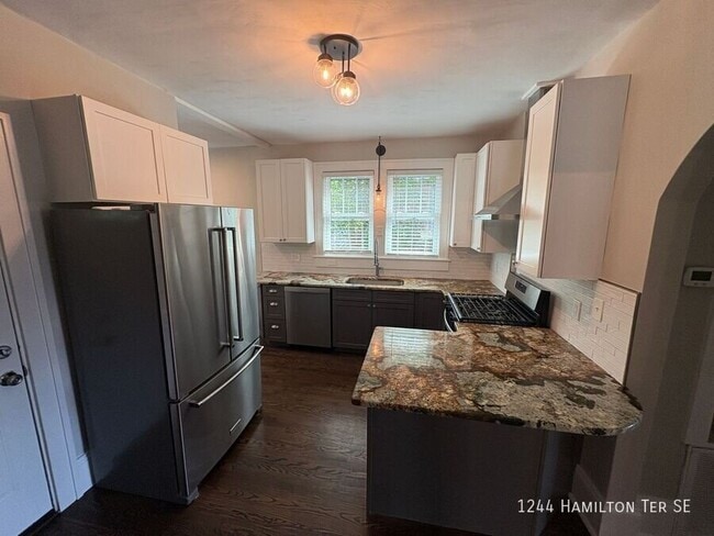 Photo - 1244 Hamilton Terrace SE