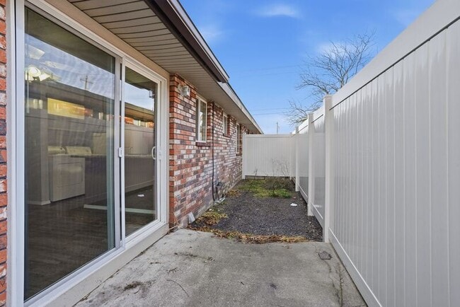 Photo - 1334 W Garland Ave