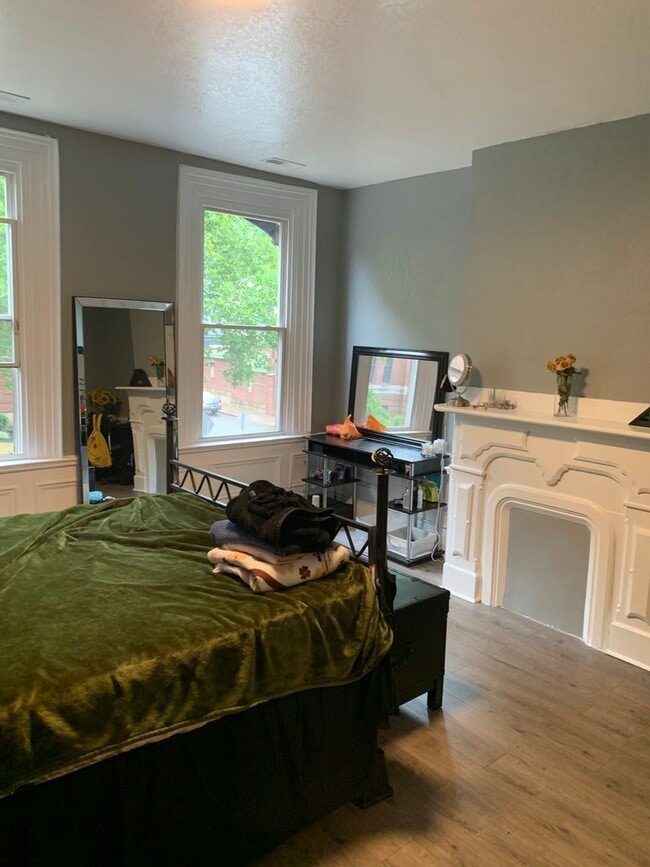 Photo - 903 E Cason st Unit 903 e carson st Front