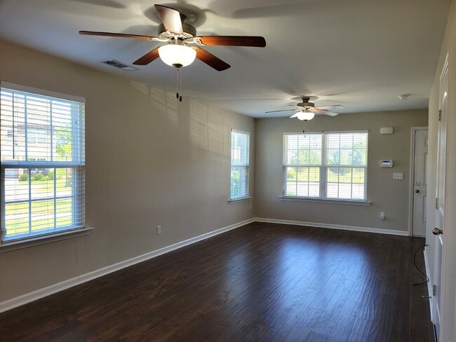 Photo - Highly desirable end unit in sought after Cobblestone in Goodlettsville!