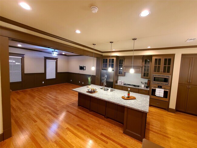 Photo - 855 Mathis St
