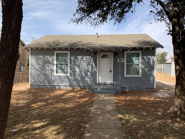 Photo - 1909 N Hancock Ave