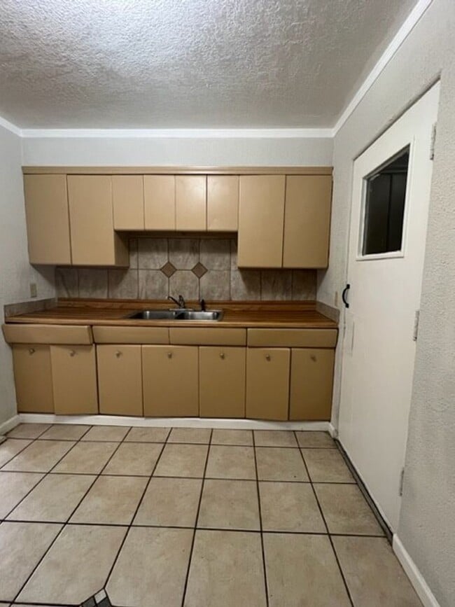 Photo - 15 NW 25th St