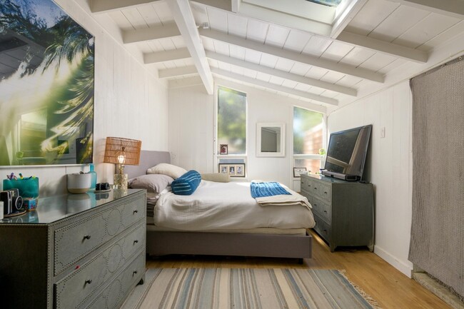 Photo - 539 Periwinkle Ln