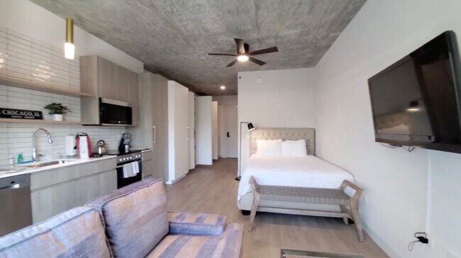 59 W Hubbard St