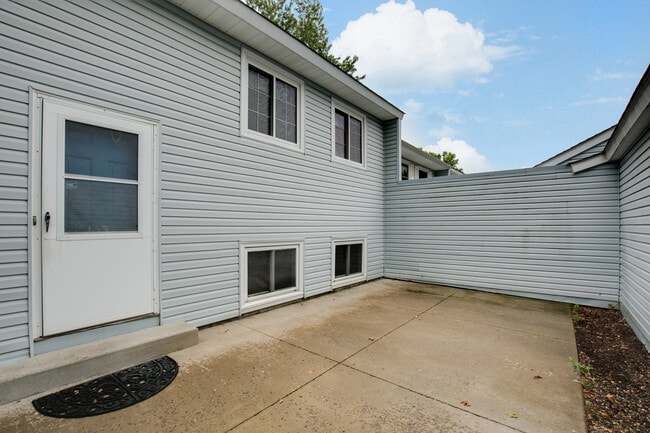 Photo - 12115 Drake St NW