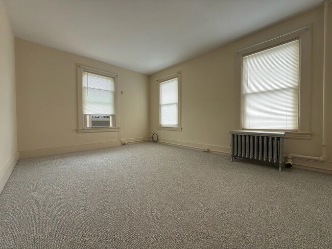 Photo - 88 Seneca Ave Unit 2nd Floor Private Home