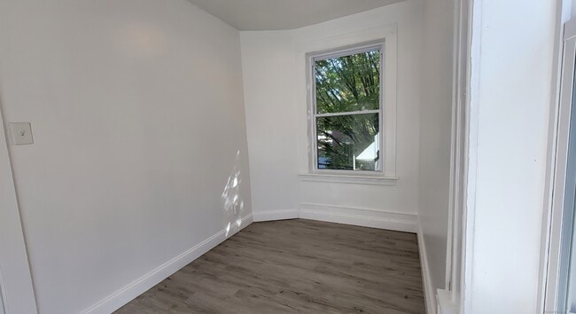 Photo - 255 Main St