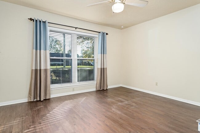 Photo - 6760 Gladys Ave