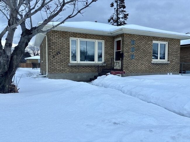 Photo - 2126 Arthur St E